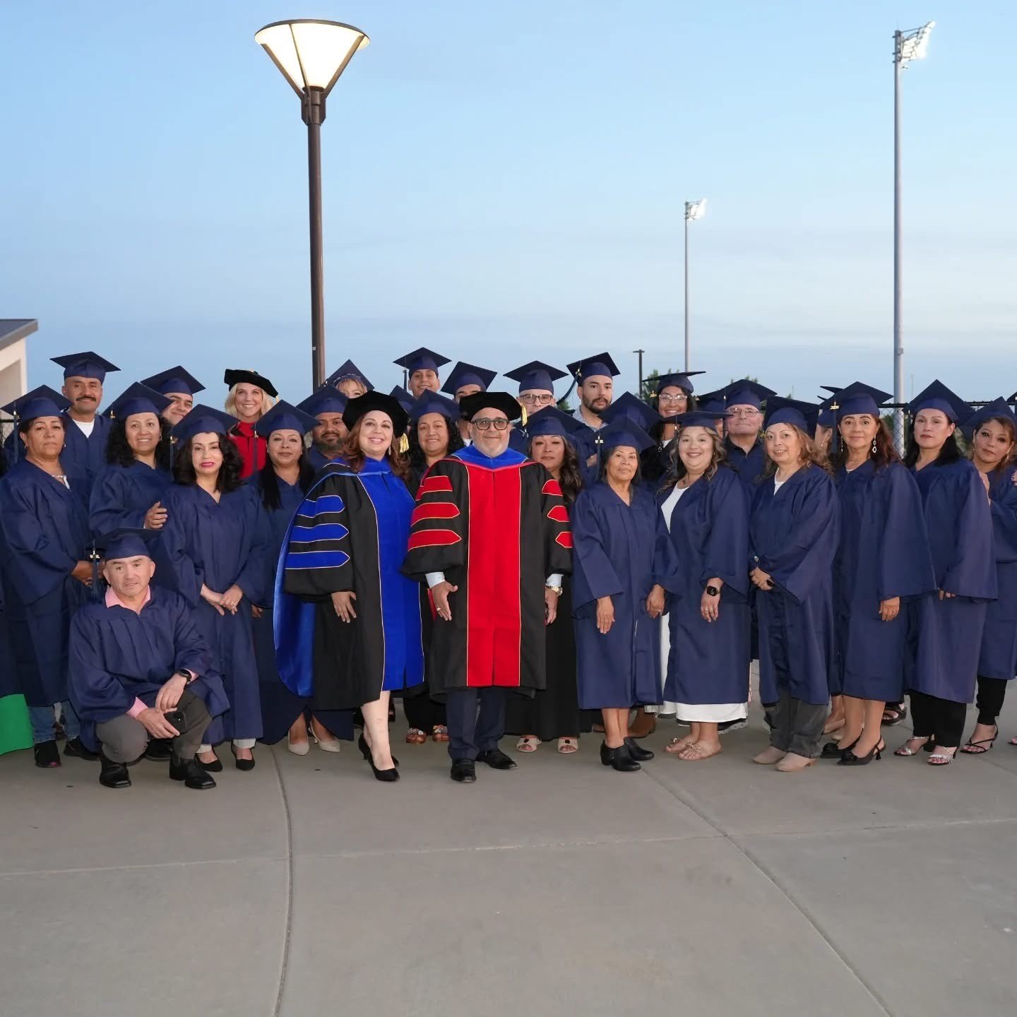 Fotografía de graduación de la comunidad